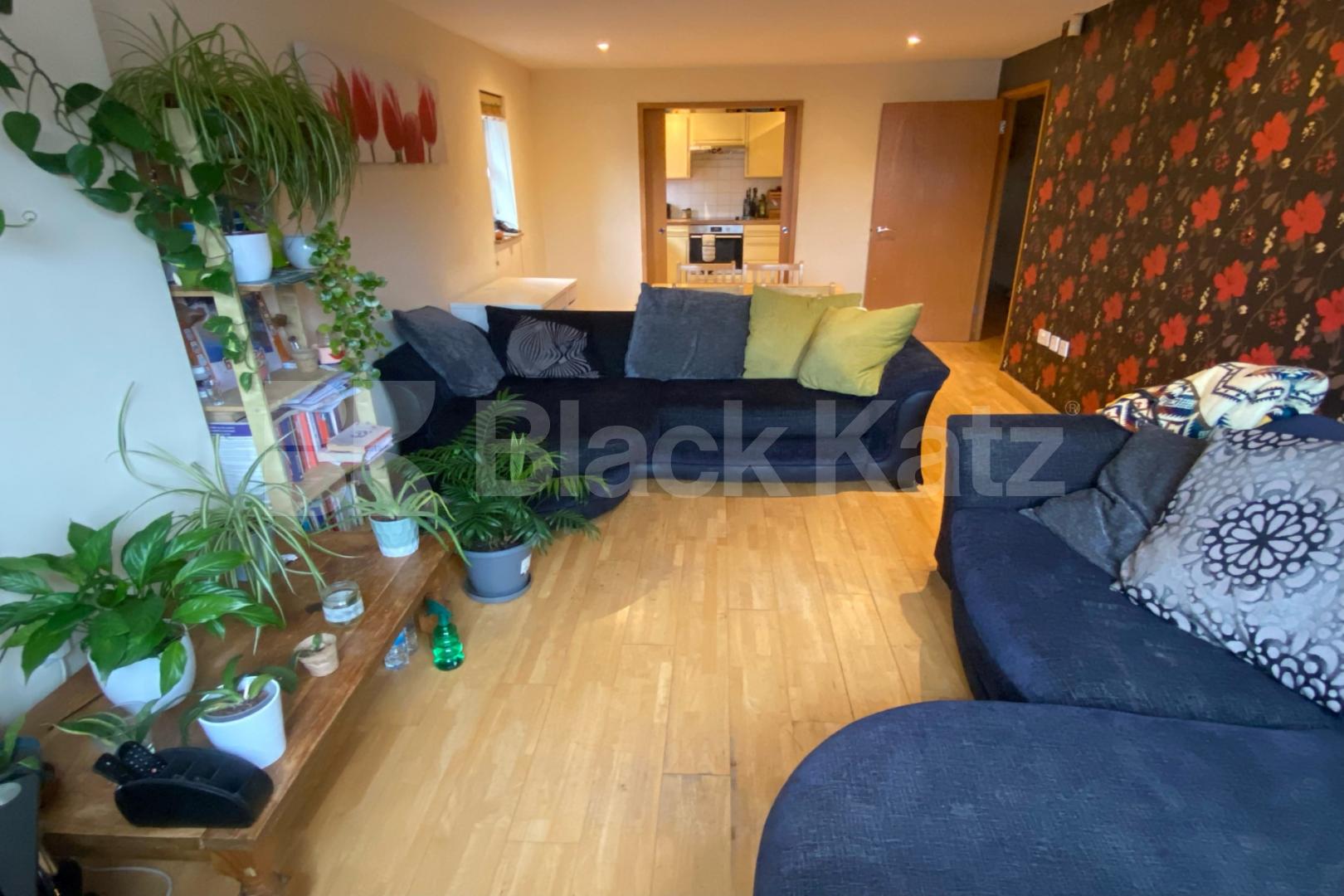 Larger than average (754 Sq.Ft.) with private roof terrace Totterdown Street, Tooting Broadway